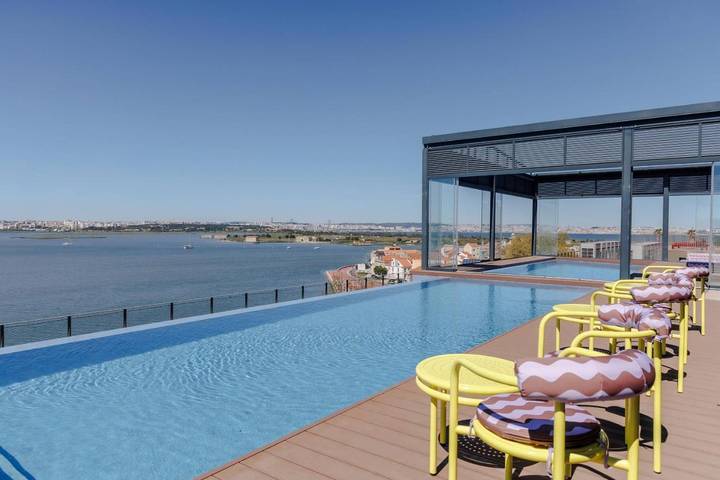 Hotel para 3 pessoas, com Terraço e Jardim e ainda Piscina em Seixal