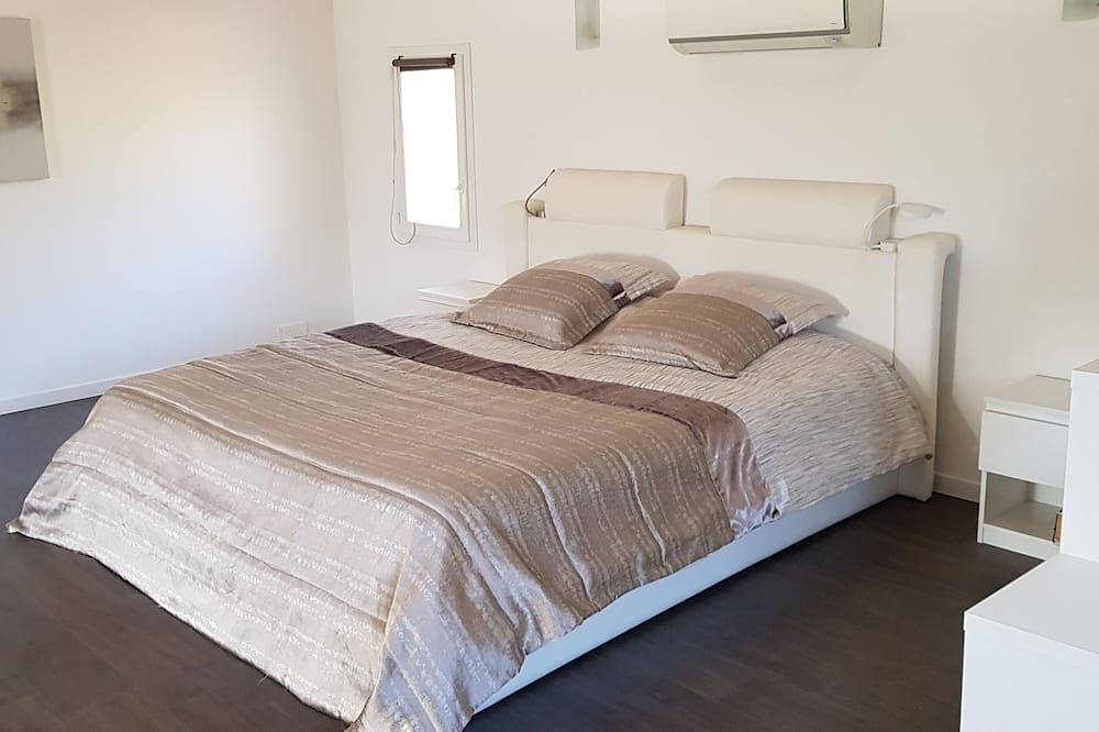 Quiet house with pool between sea and mountains in the middle of the corsican maquis in Peri, Ajaccio und Umgebung