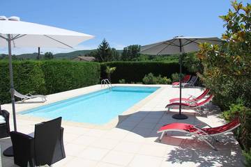 Location de vacances pour 8 personnes, avec jardin, animaux acceptés à Saint-Alban-Auriolles