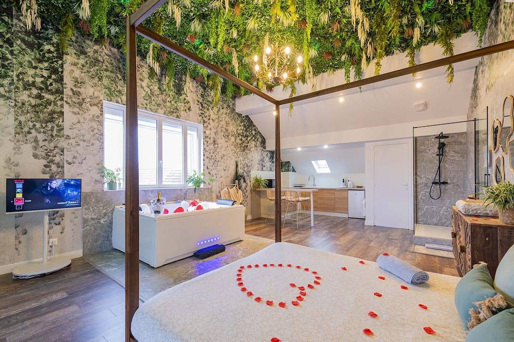 Apartamento entero, Jungle palace apartment with jacuzzi 15 minutes from Disneyland in Nanteuil-lès-Meaux, Sena y Marne