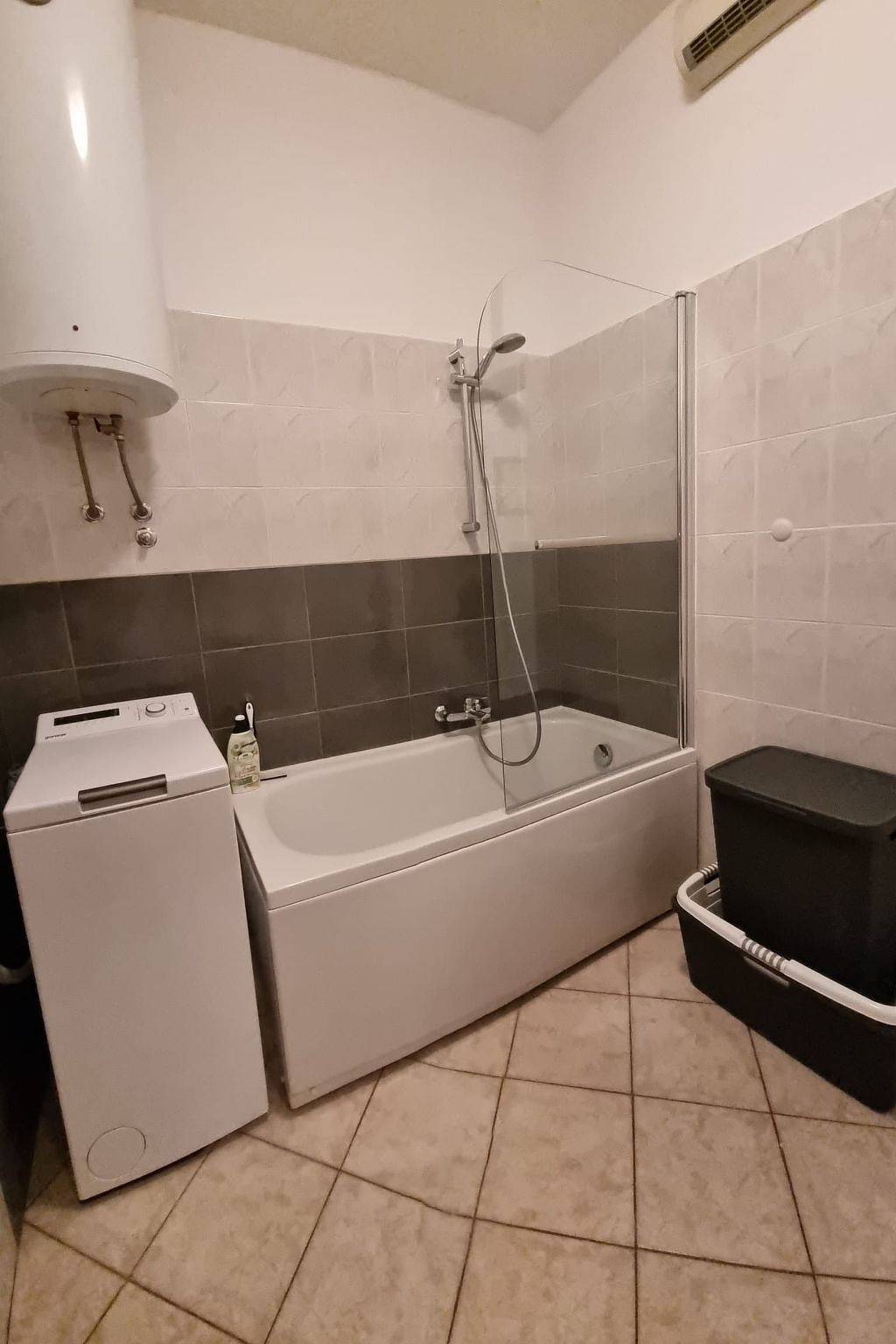 Appartamento intero, In Zentrumsnähe mit Balkon in Pula-Medulin, Pula Croazia