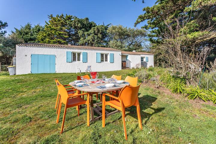 Casa vacacional 'La Maison de Viviane' - A 250 m de la playa, gran jardín privado y Wi-Fi in L'Île-d'Yeu, Vandea