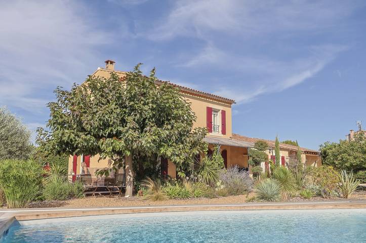 Location de vacances pour 8 personnes, avec terrasse et jardin à Eyragues - 3