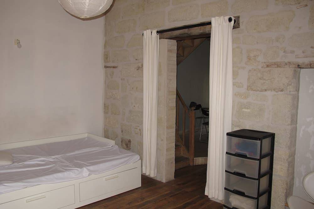 Appartement entier, Charmant duplex 8 voyageurs, 2 chambres, pierre, bois, calme in Tourbes, Côte méditerranéenne (France)