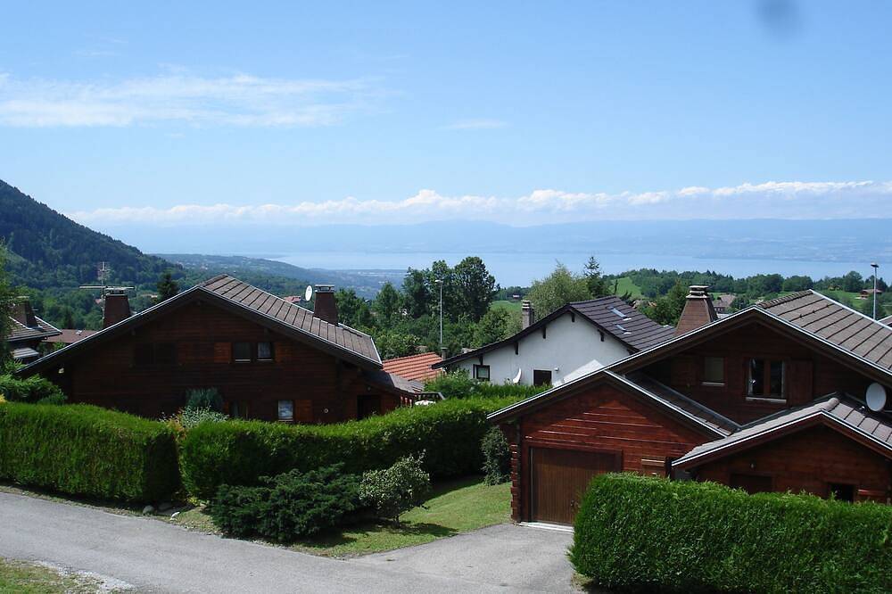 Appartement entier, Magnifique appartement F3  3 étoiles  2  balcons vue  sur lac et montagne in Thollon-les-Mémises, Région de Thonon-les-Bains