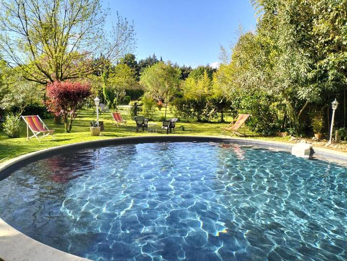 Appartement de vacances pour 2 personnes, avec vue et terrasse ainsi que piscine et jardin