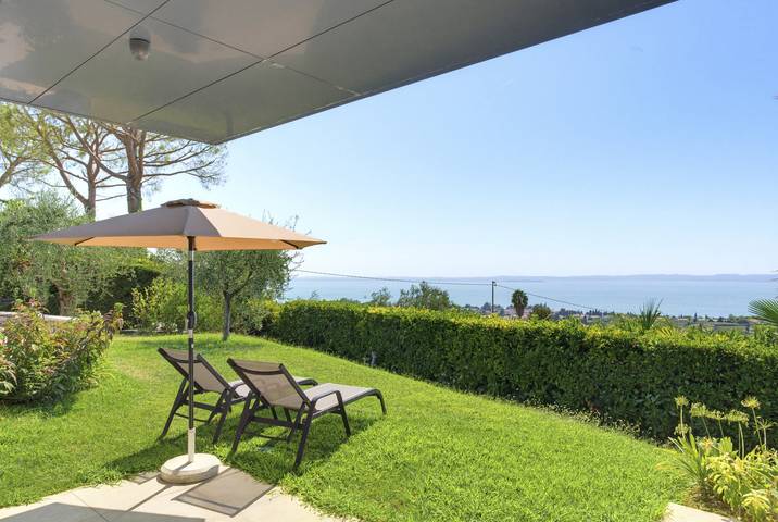 Regarda - Luxury "Villa Orizzonti" mit privatem Pool und traumhaftem Seeblick in Bardolino, Gardasee-Berge