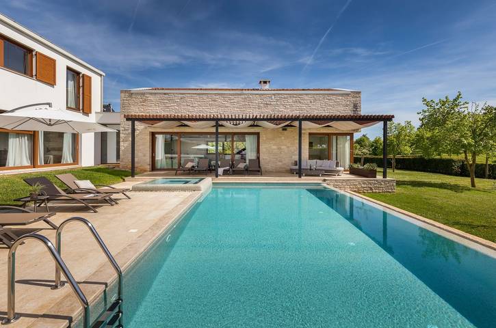 Ferienhaus für 9 Personen, mit Pool und Garten, mit Haustier in Sveti Petar u Šumi
