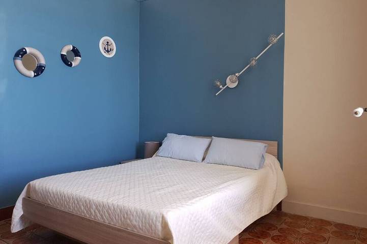 Gîte pour 8 personnes, avec balcon dans Office De Tourisme De Saint Cyr Sur Mer - 2