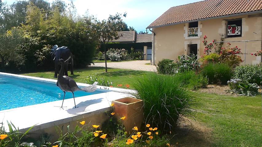Gîte pour 10 personnes, avec terrasse ainsi que piscine et jardin - 1