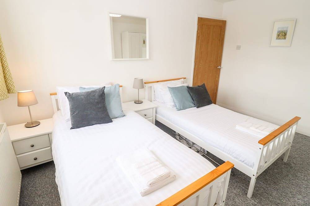 17 Sands Close, pet friendly, with open fire in Broadway in Broadway (Worcestershire), Worcestershire