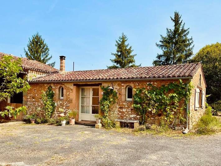 Gîte pour 4 personnes, avec vue et jardin, animaux acceptés à Capdrot