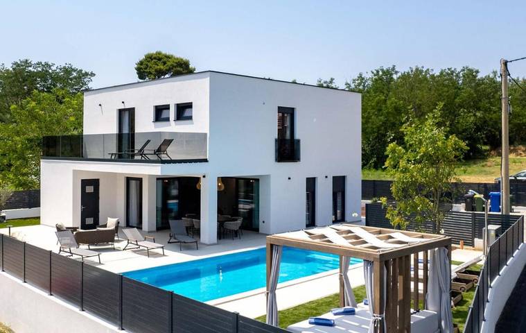 Villa für 9 Personen, mit Pool und Sauna sowie Terrasse, mit Haustier auf Rab