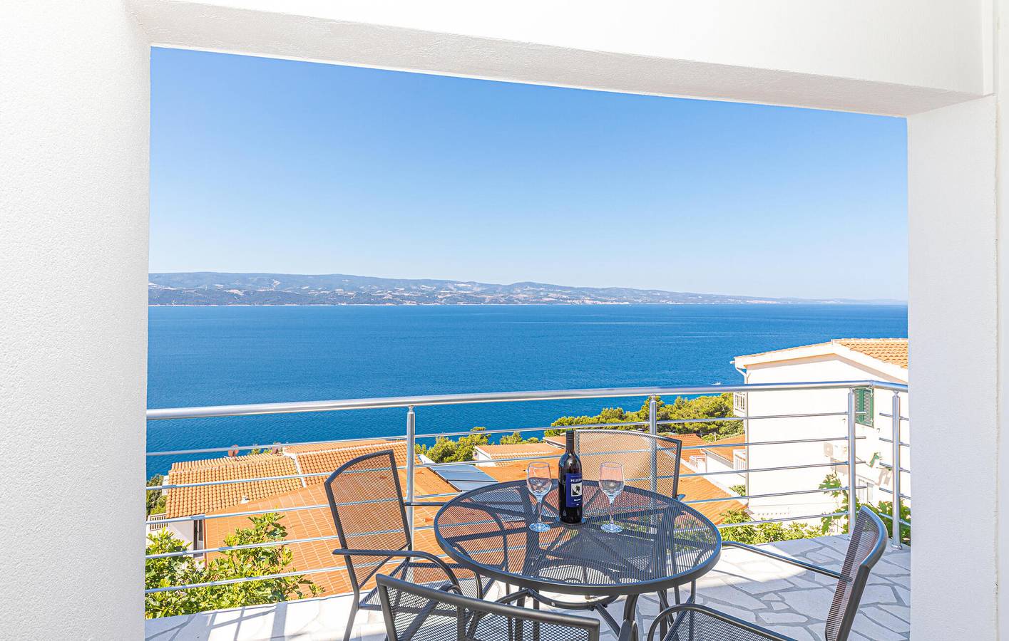 Ganze Ferienwohnung, Gemütliche 1-Zimmer-Wohnung mit Terrasse, 1 km vom Strand entfernt in Stanici, Omis-Riviera
