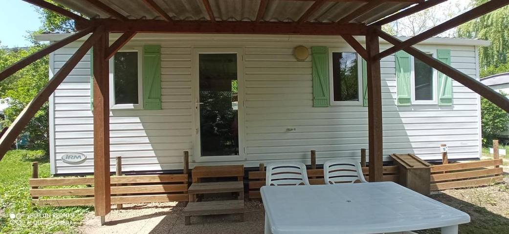 Location de vacances pour 5 personnes, avec terrasse et vue ainsi que piscine et jardin à La Motte-Chalancon - 2