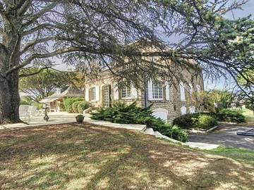 Maison d’hôte pour 4 personnes, avec vue et terrasse ainsi que jardin et piscine à Brive-la-Gaillarde