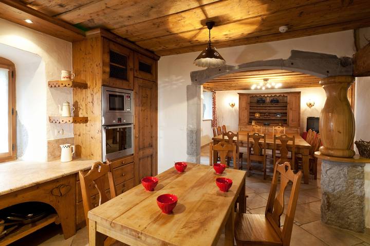 Chalet 'La Ferme Des Fontany' mit Bergblick, privater Terrasse und Wi-Fi in Samoëns, Region Bonneville