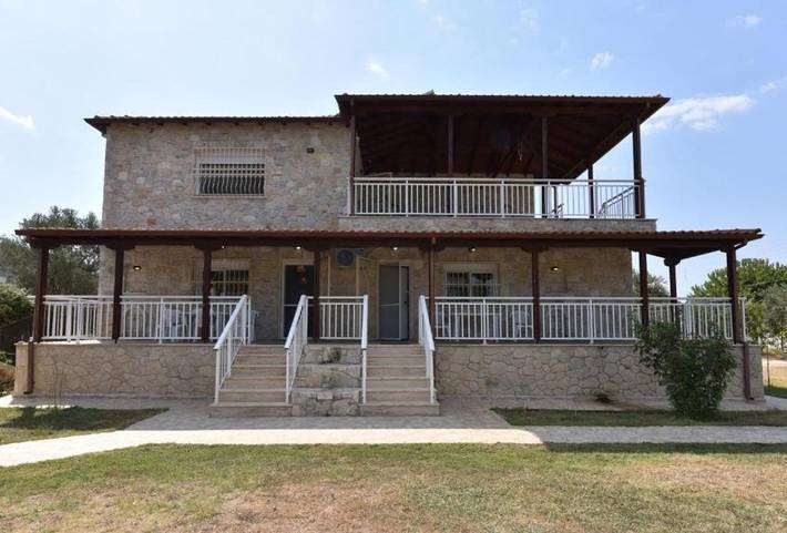 Gîte pour 8 personnes, avec terrasse dans Portes - 2