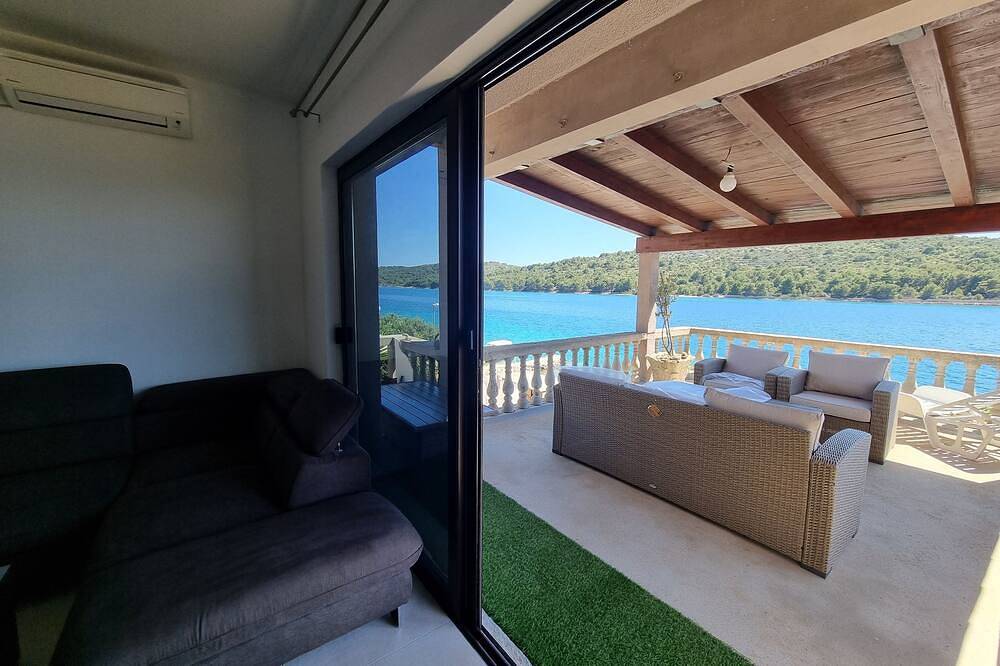 Ganze Wohnung, 1-Zimmer-Ferienwohnung am Strand Kaprije in Sibenik Islands