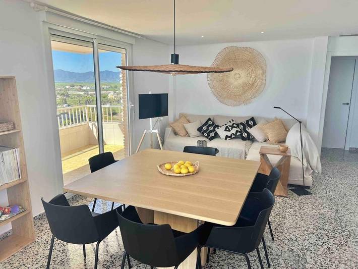 Gîte pour 6 personnes, avec terrasse et vue, animaux acceptés dans Mareny Blau