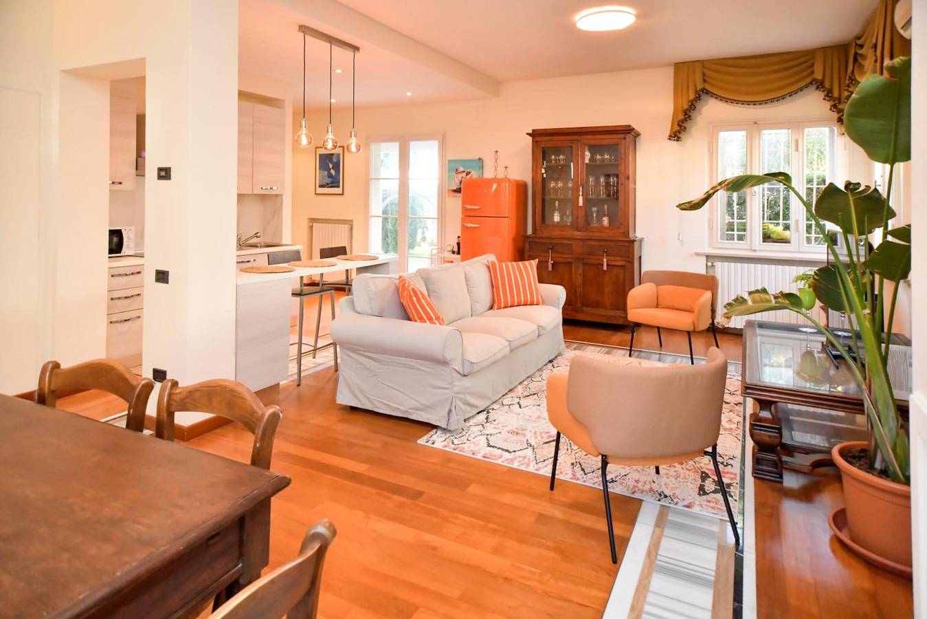Entire apartment, Apartment 'Il Villino Di Monic' with Private Garden in Pisa, Italian Riviera