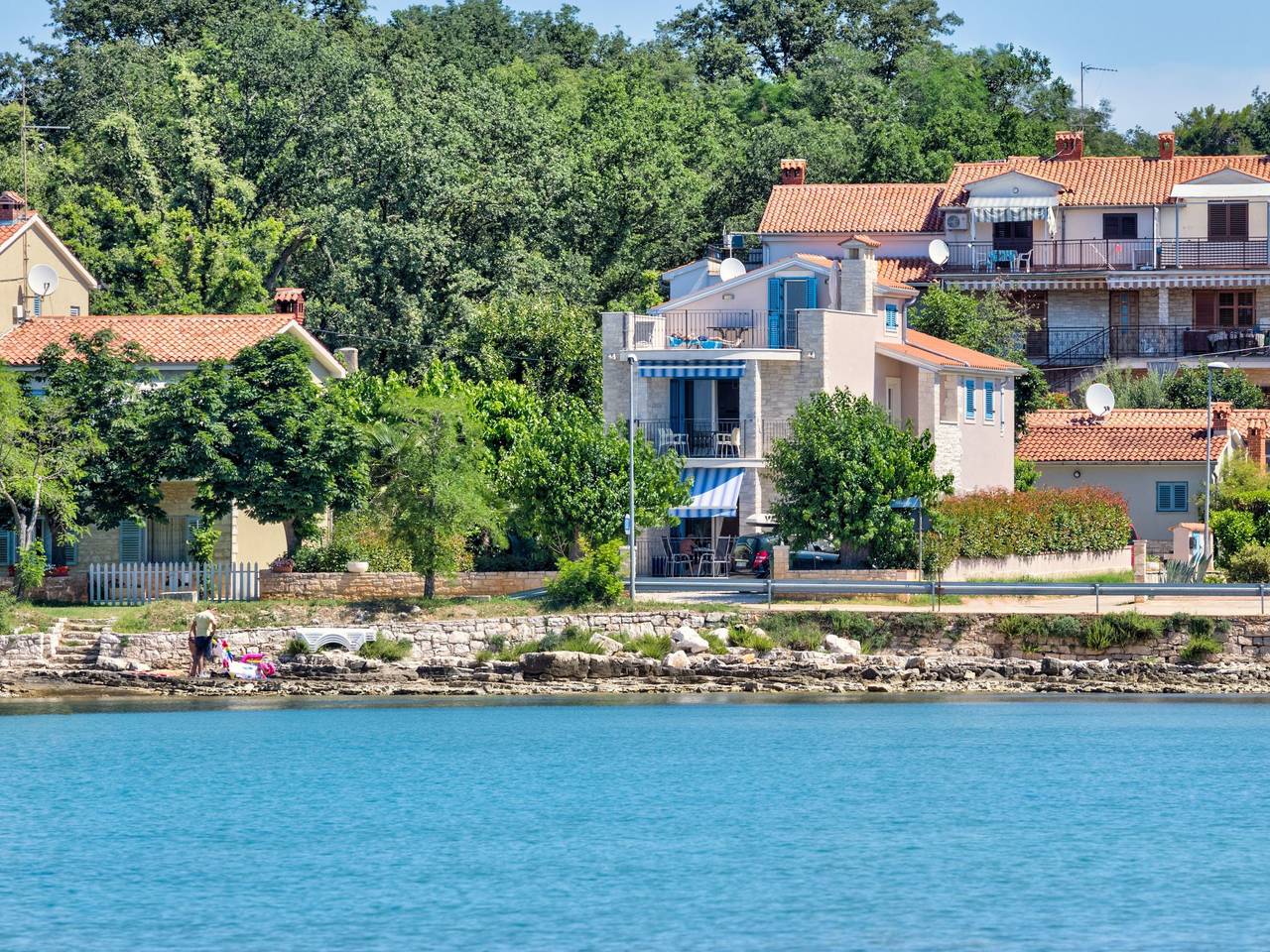 Ganze Wohnung, Moderne Ferienwohnung mit Terrasse nah am Strand in Lovrecica, Umag und Umgebung