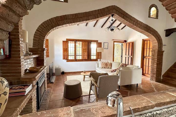 Spacious Detached Villa With Private Floodlit Pool in Los Romanes, Viñuela