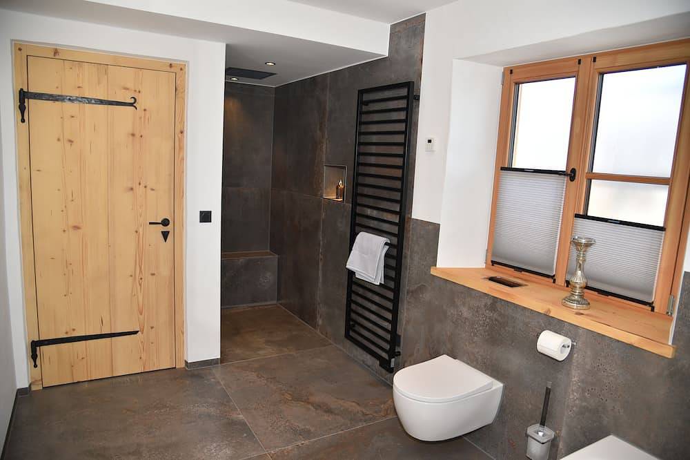 Ganze Wohnung, Cozy holiday chalet with top facilities - Hausen on the ground floor - near Chiemsee in Pittenhart, Chiemsee