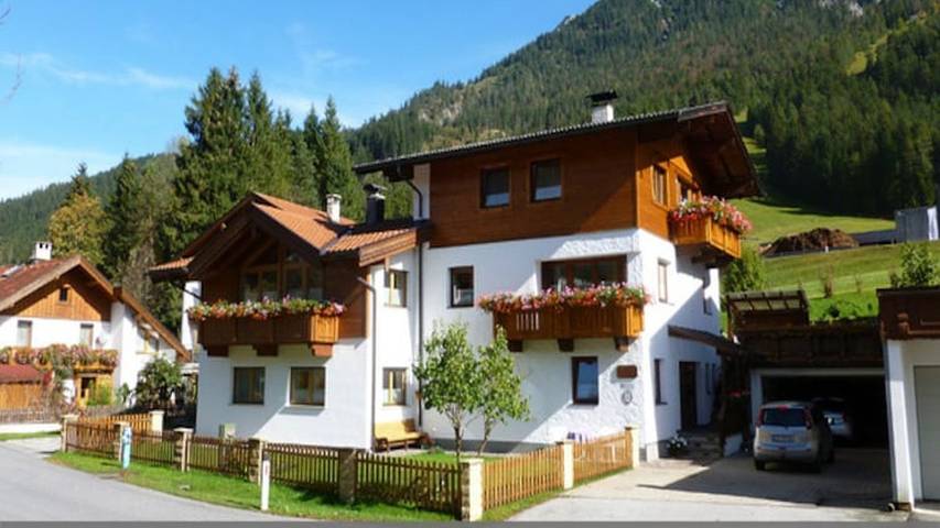 Ferienwohnung für 4 Personen, mit Balkon/Terrasse und Pool in Eben am Achensee