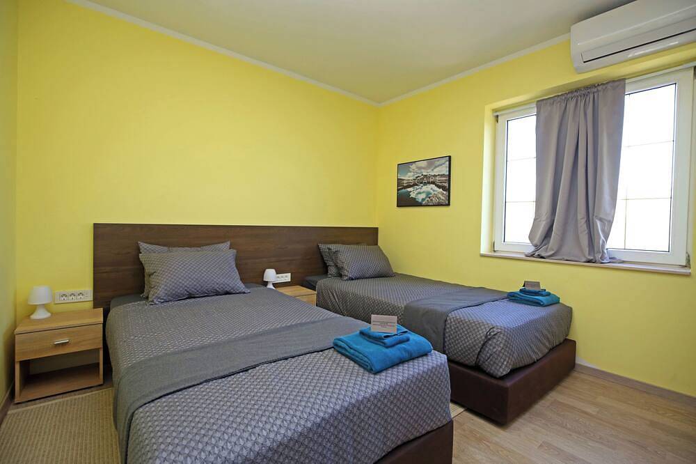 2-bedroom luxury villa surrounded by mountain views just minutes from the beach in Šibenik-Knin