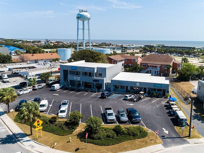 Vacation rental for 6 people, with yard and balcony as well as pool, with pets in Isle of Palms