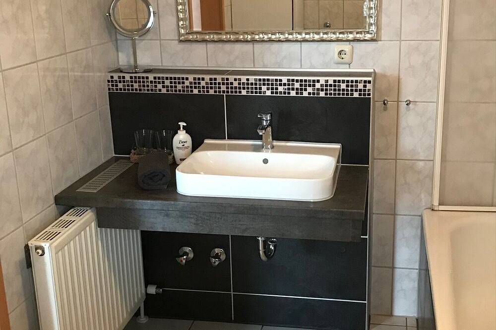 Ganze Wohnung, Komfortable 3-Zimmer-Ferienwohnung\" Clematis\" in Triftern, Ostbayern
