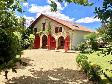 Gîte pour 4 personnes, avec jardin ainsi que piscine et terrasse en Pyrénées-Atlantiques