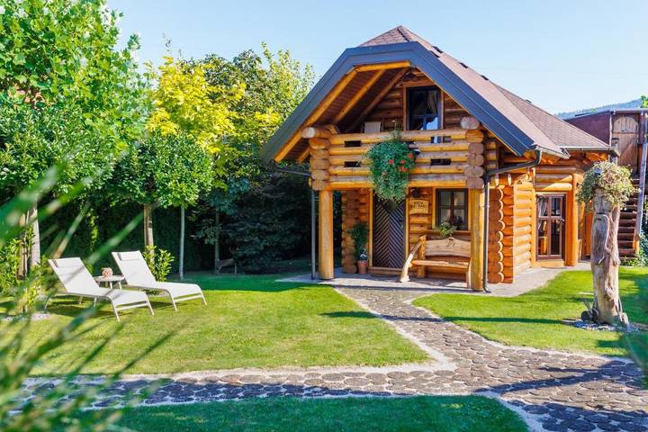 Vakantiehuis voor 4 personen, with tuin and zwembad as well as sauna and uitzicht in Slovenië