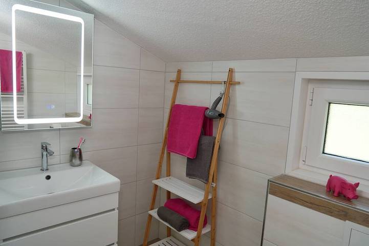 Freistehender Bungalow - 540 qm Garten - nur 60 Meter vom Ufer des Hennesees in Meschede, Hochsauerlandkreis