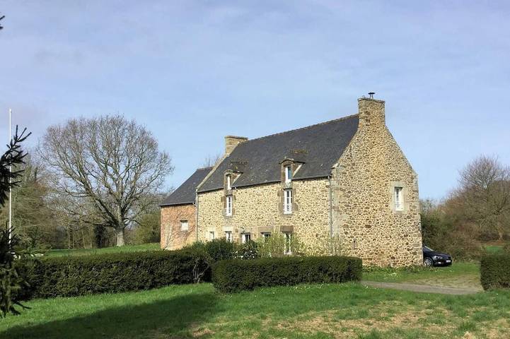 Location de vacances pour 15 personnes, avec jardin, animaux acceptés à Saint-Lunaire