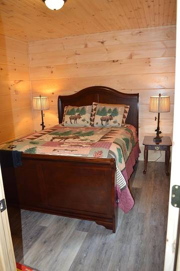 Log Cabin for 6 Guests in Watauga Lake, Blue Ridge Mountains, Picture 1