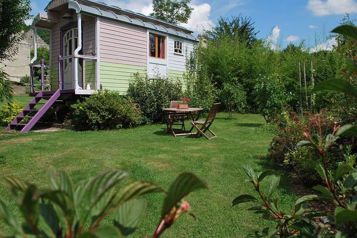 Gîte pour 3 personnes, avec Jacuzzi et Jardin ainsi que Piscine et Sauna dans l' Aisne