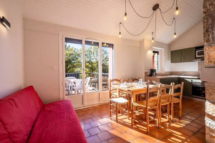 Gîte pour 8 personnes, avec Balcon et Terrasse ainsi que Jardin et Piscine à La Canourgue - 2