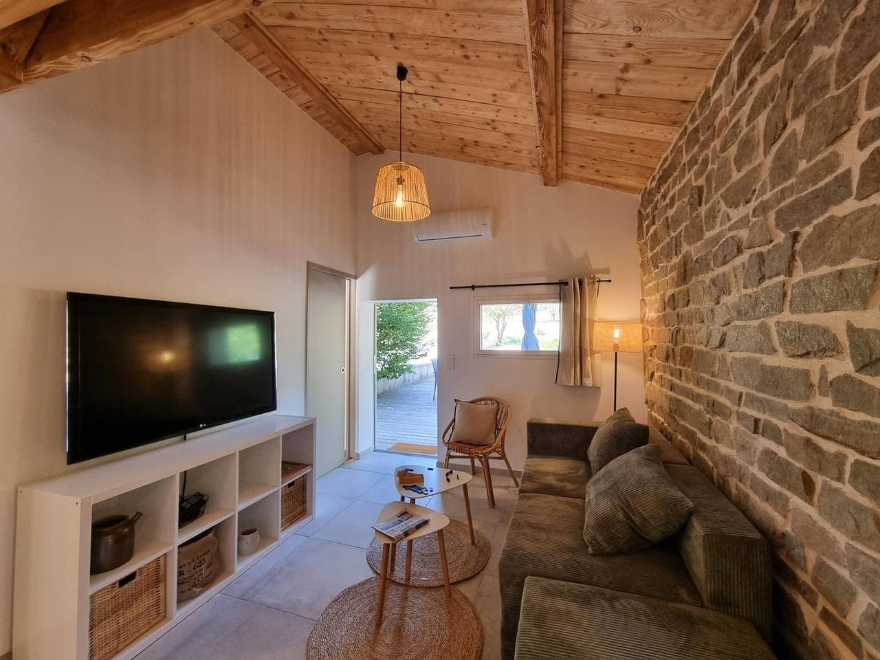 Gîte climatisé avec terrasse - 4 pers. in Saint-Just-Saint-Rambert, Montbrison