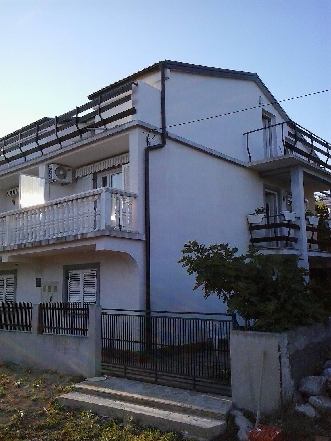 Ganze Wohnung, 1-Zimmer-Ferienwohnung mit Terrasse und Meerblick Novi Vinodolski A-15292-c in Novi Vinodolski, Primorje-Gorski Kotar