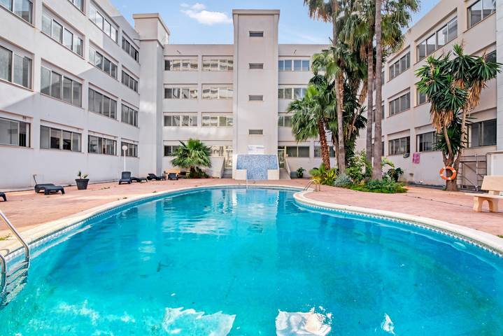 Apartamento entero, Apartamento Luisa con vistas al mar, piscina compartida, terraza y Wi-Fi in Platja del Cantal Roig (Calpe), Calpe