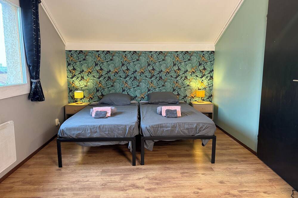 3-bedroom villa in residence with swimming pool and tennis court 45 minutes from Toulouse in Lombez, Gers