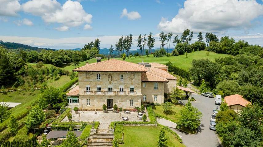 Hôtel pour 2 personnes, avec vue ainsi que jardin et piscine dans le Pays basque Espagnol