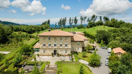 Hôtel pour 2 personnes, avec piscine ainsi que vue et jardin à Mungia