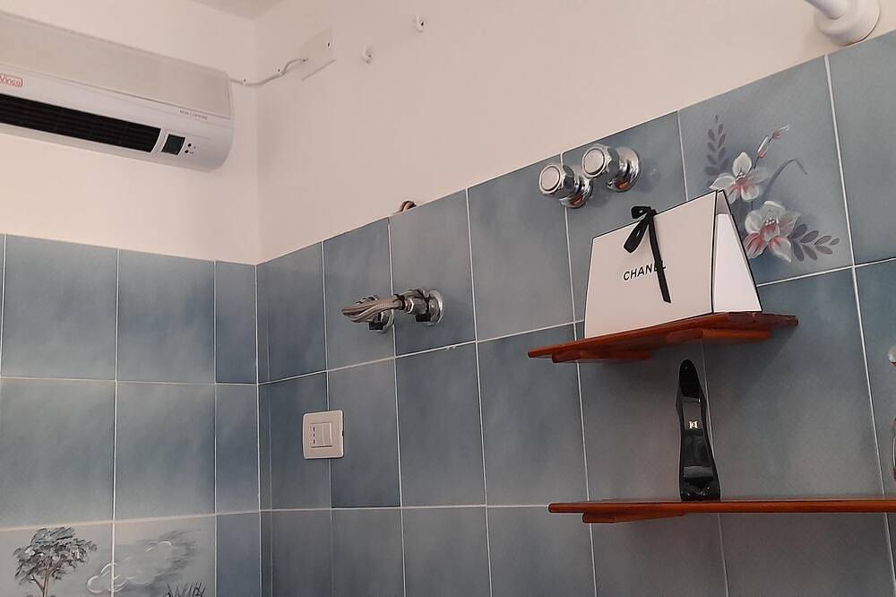 Pension 'B E B Beglia Alguer' mit Balkon, Wi-Fi und Klimaanlage in La Cunetta, Alghero