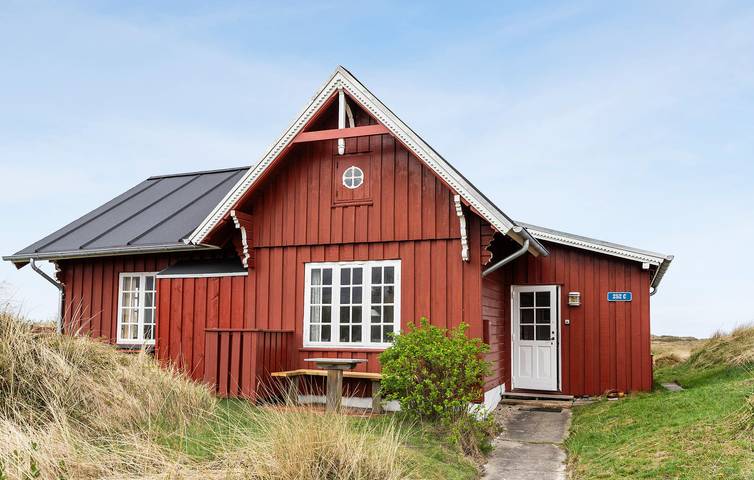 Ferieudlejning for 6 personer, med Terrasse og Have i Lakolk