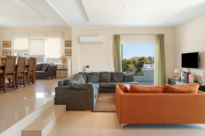 Modern apartment near Athens and the coast