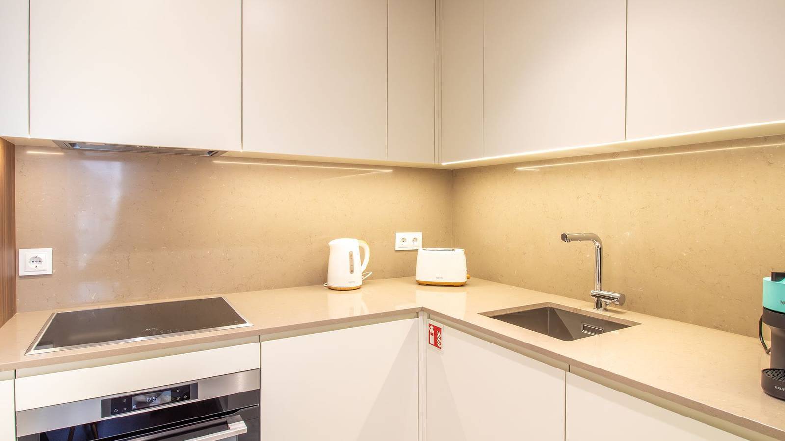 Central Gaia 1Br Flat w/ Balcony by Lovelystay, foto 6