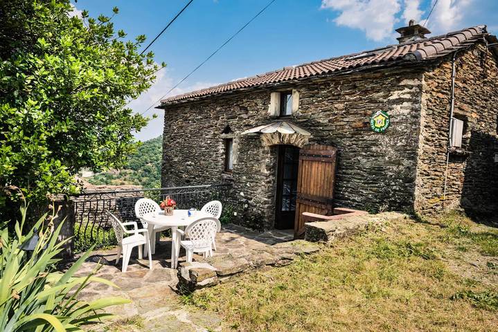 Gîte pour 4 personnes, avec piscine et terrasse à Saint-Michel-de-Dèze